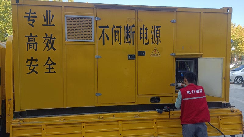 柳林柴油发电机组和UPS电源配合使用时，如何避免切换过程中的电力中断？